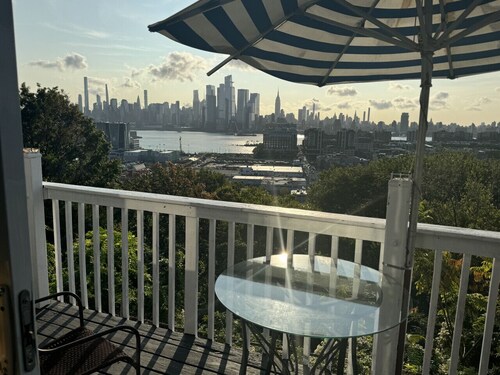 Mid-Town View 15 Minutes to NYC