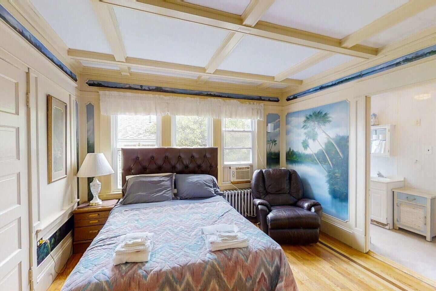 2 bedrooms, iron/ironing board, travel cot, WiFi