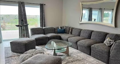 Spacious 6-bedroom house with hot tub and heated indoor pool lovely Ogallala