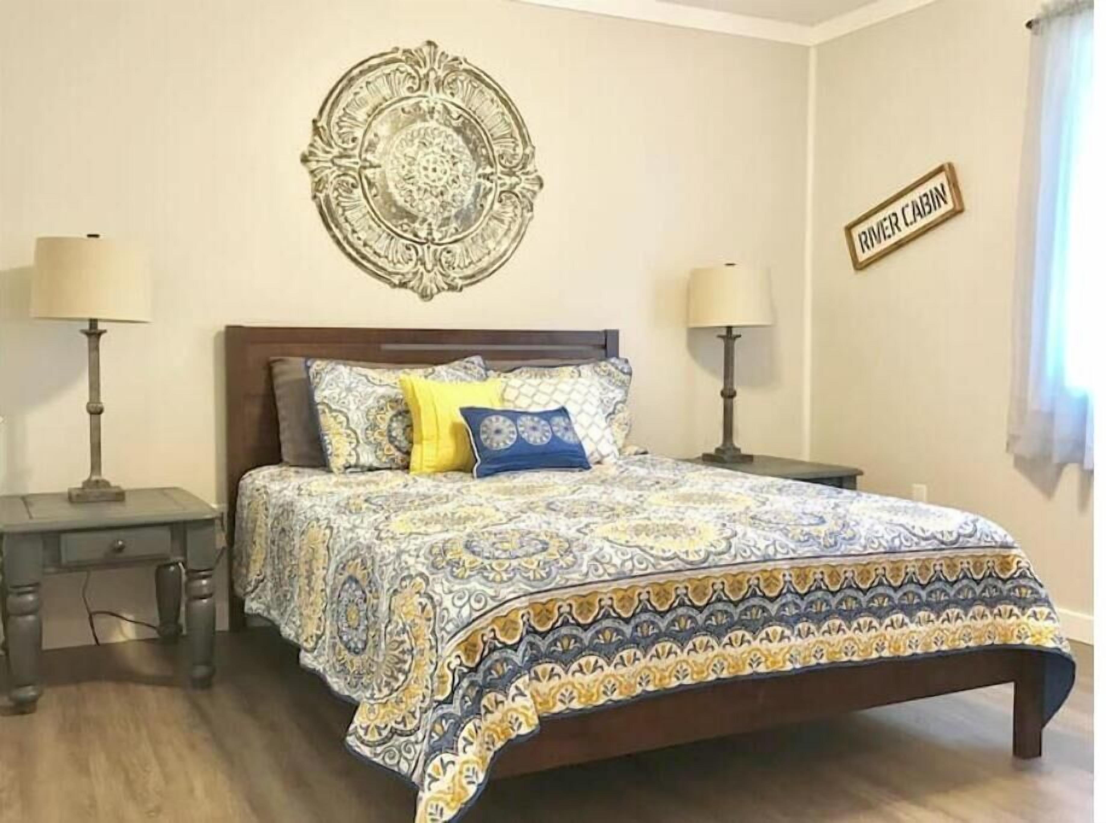 2 bedrooms, iron/ironing board, WiFi