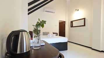 Comfort Double or Twin Room, Hill View | In-room dining