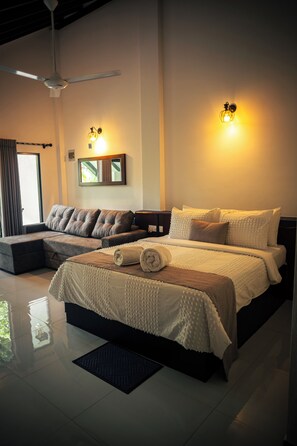 Habitación Deluxe con 1 cama matrimonial o 2 individuales, para no fumadores, vista a la colina | Camas Select Comfort y artículos del minibar gratis 