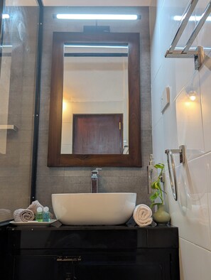 Comfort Double or Twin Room, Hill View | Bathroom | Shower, rainfall showerhead, hair dryer, towels
