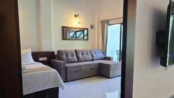 Deluxe-værelse med dobbeltseng eller 2 enkeltsenge - ikke-ryger - bakkeudsigt | Select Comfort-senge, gratis produkter i minibaren