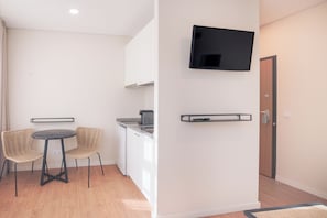 In-room safe, laptop workspace, blackout curtains, soundproofing - VC Heritage Ribeira Porto (Porto)