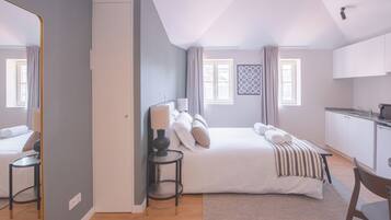 Superior Studio, River View | In-room safe, laptop workspace, blackout drapes, soundproofing