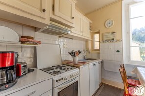 Kühlschrank, Mikrowelle, Ofen, Geschirrspüler