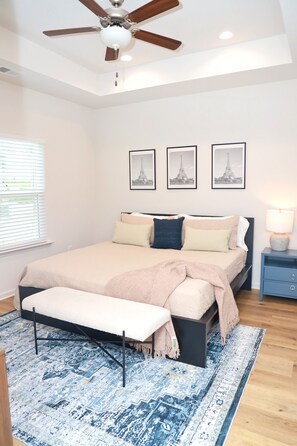 3 chambres, fer et planche à repasser, Wi-Fi, draps fournis