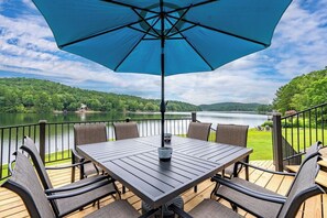 Outdoor dining - Waterside Haven w/optional Boat Rental (Hot Springs Village)