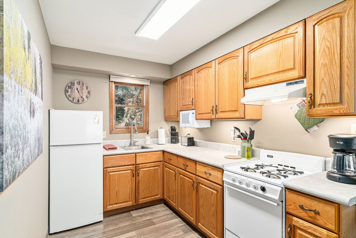 冰箱、微波炉、烤箱、炉灶