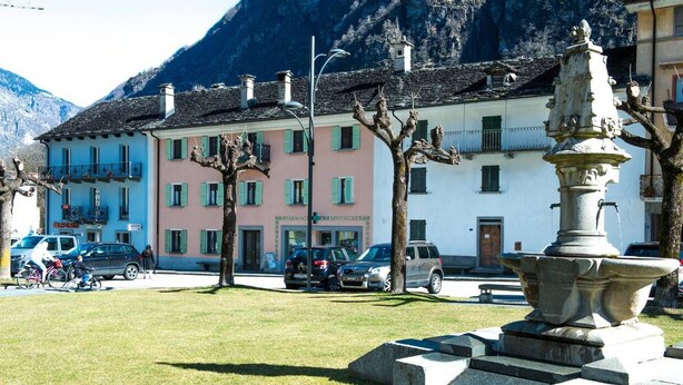 A building with a sign that reads "NEW FARMACIA APOTHEKE." - Apartment in Vallemaggia Cevio (Cevio)