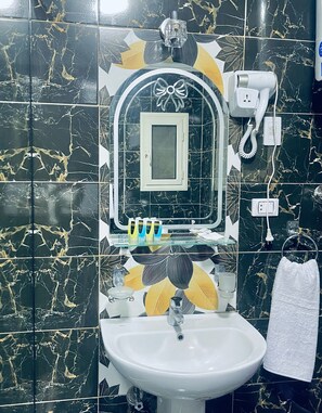 Family Apartment, Balcony, Mountain View | Bathroom
