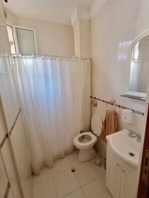 Bidet, håndklæder, Sæbe, Toiletpapir