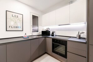 Fridge, microwave, oven, dishwasher