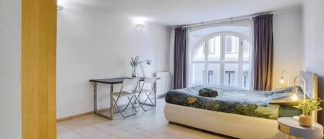 2 habitaciones, tabla de planchar con plancha, wifi y ropa de cama