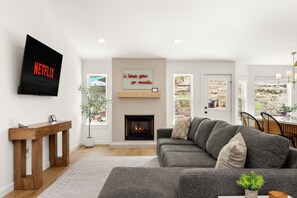 Smart TV, fireplace