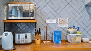 Frigorífic, microones, forn i placa de cuina