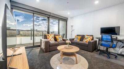 Luxury 1-Bedroom Apartment in Allara St Canberra