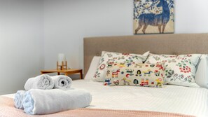 1 bedroom, desk, free WiFi, bed sheets