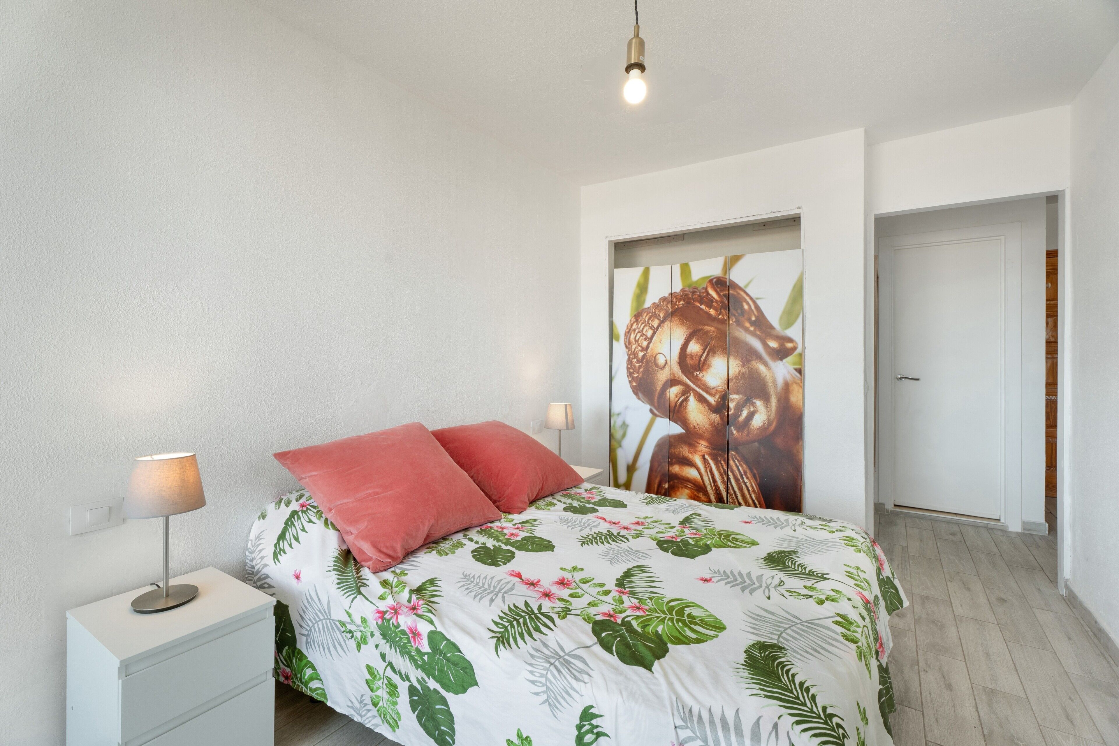 1 dormitorio, tabla de planchar con plancha, wifi gratis y ropa de cama