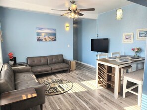 TV - Ocean Rendezview- Only Steps to Beach and Boardwalk (Atlantic City)