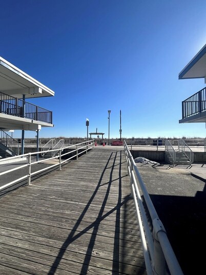 Ocean Rendezview- Only Steps to Beach and Boardwalk