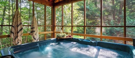 Indoor spa tub