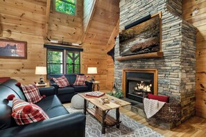 TV, fireplace, video games - Soak in the Hot Tub, Read Fireside, Roast Marshmallows & Play Arcade Games - Beyond the Pines (Sevierville)