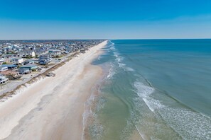 Beach - 2 Kitchens, 2 Living Rooms, Sleeps 10 (Surf City)