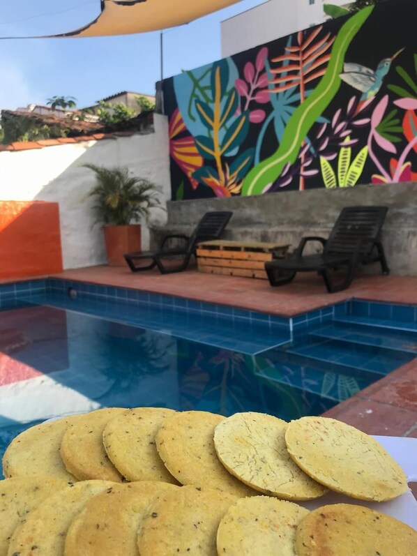 Dagelijks continentaal ontbijt (COP 15000 per persoon)