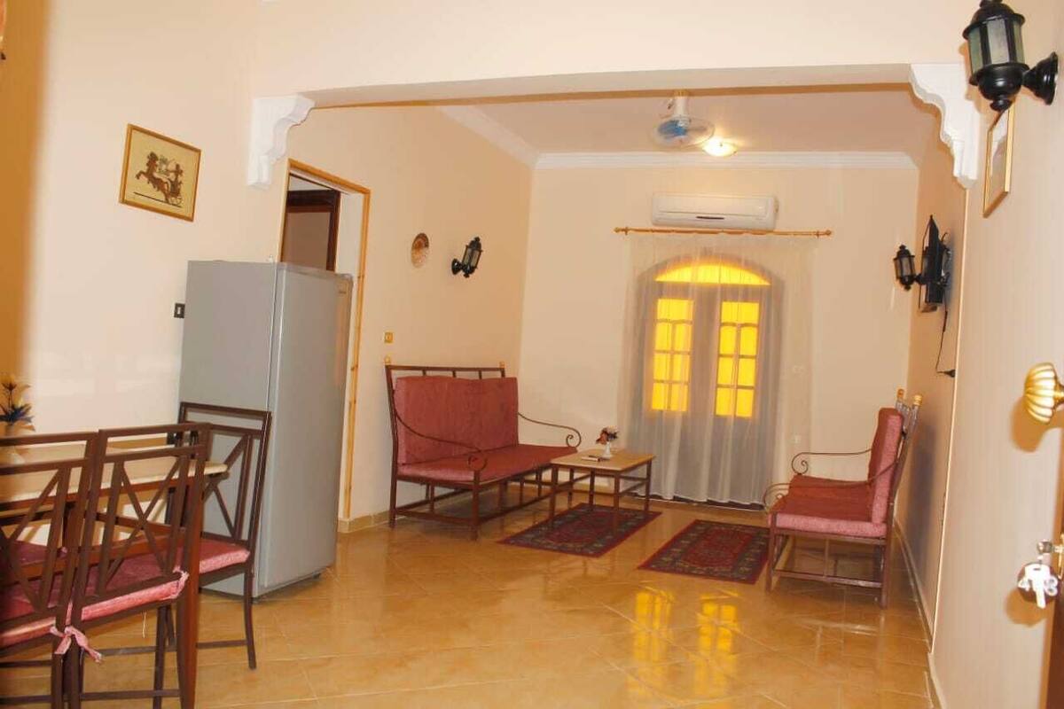 Apartment, 2 Bedrooms | Desk, laptop workspace, blackout drapes, WiFi (free)