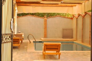 Innenpool, Außenpool