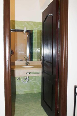 Studio | Bathroom | Shower, towels, soap, toilet paper