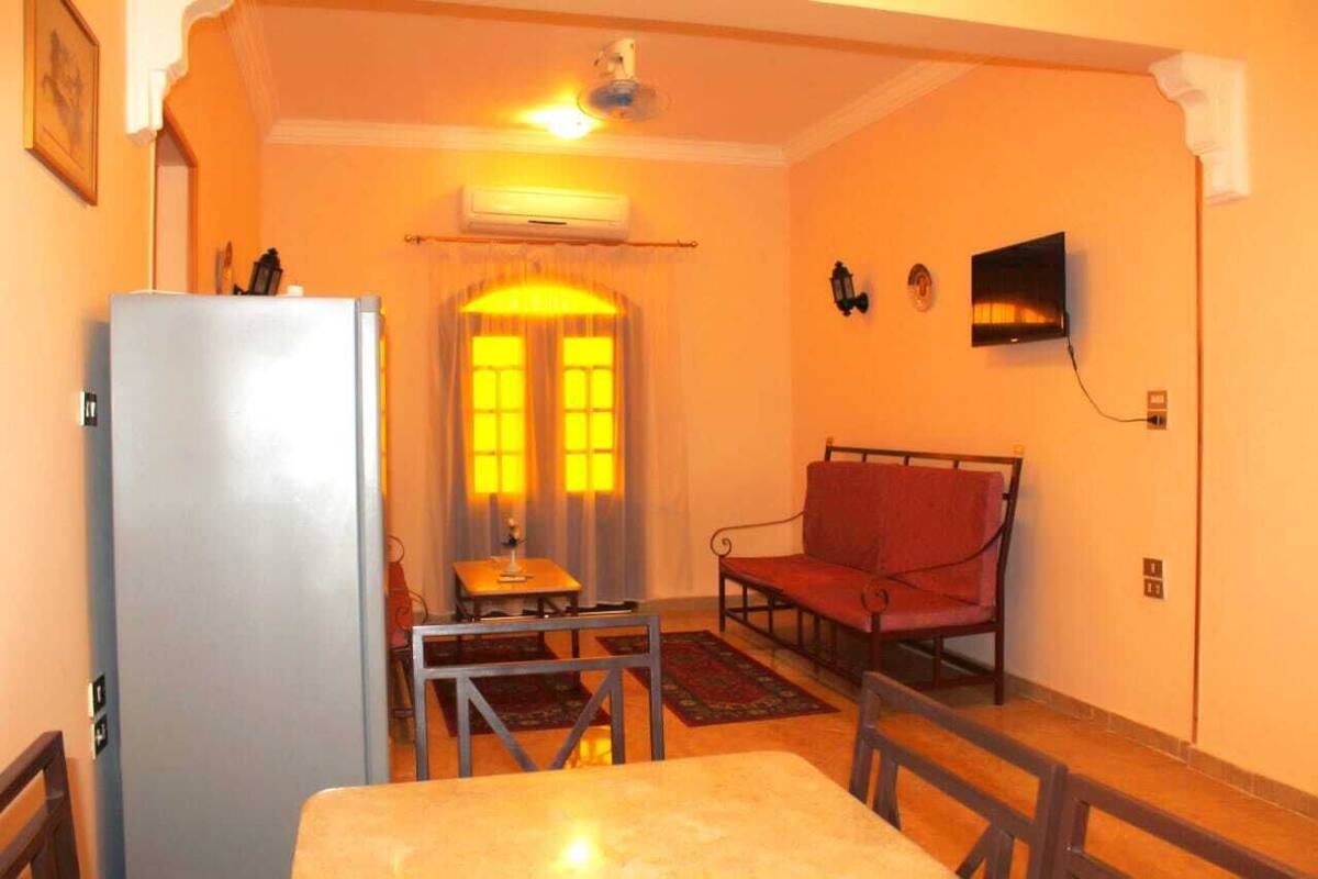 Apartment, 1 Bedroom | Desk, laptop workspace, blackout drapes, WiFi (free)