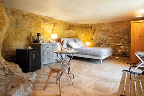 Interior - The Troglodyte cave Suite (VITRAC)