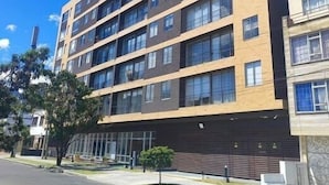 A multi-story residential building with a modern design, featuring large windows and a flat roof. - Apartment in the cultural center of Bogota (Bogotá)