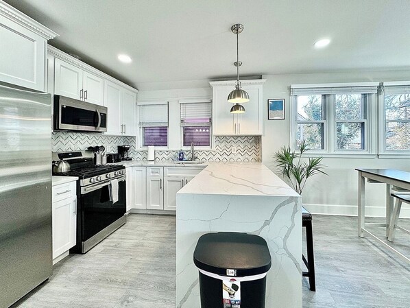 Microwave, oven, dishwasher, coffee/tea maker