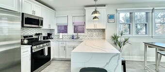 Bungalow Way-Close to all w/ Pool Table and Games