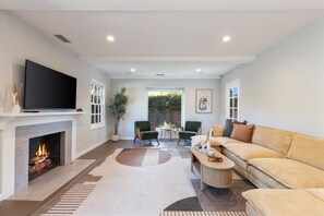 Interior - Casa Estrella by Oraklus (Los Angeles)