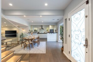 Dining - Casa Estrella by Oraklus (Los Angeles)