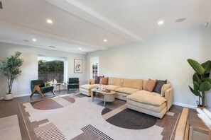 Interior - Casa Estrella by Oraklus (Los Angeles)