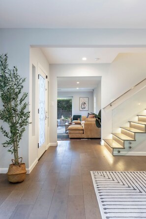 Property entrance - Casa Estrella by Oraklus (Los Angeles)