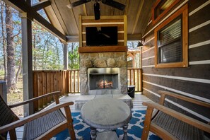 Outdoor dining - Tiny Home Near Casino w/ Hot Tub & Fireplace (Broken Bow)