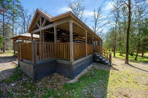 Exterior - Tiny Home Near Casino w/ Hot Tub & Fireplace (Broken Bow)