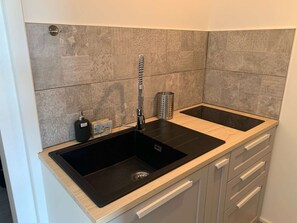 Geladeira, micro-ondas, torradeira