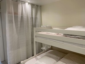 2 bedrooms