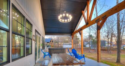New Breathtaking Lakeside #1 Home