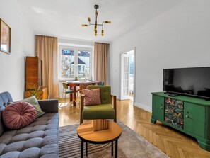 TV - Wola Ratusz Serene Apartment (Warszawa)
