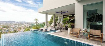 Luxury Sea View 3-Bedroom Villa In Bang Tao Beach