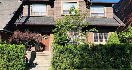 Grand 4 bedroom home in trendy Bloor West Village-perfect Toronto vacation!